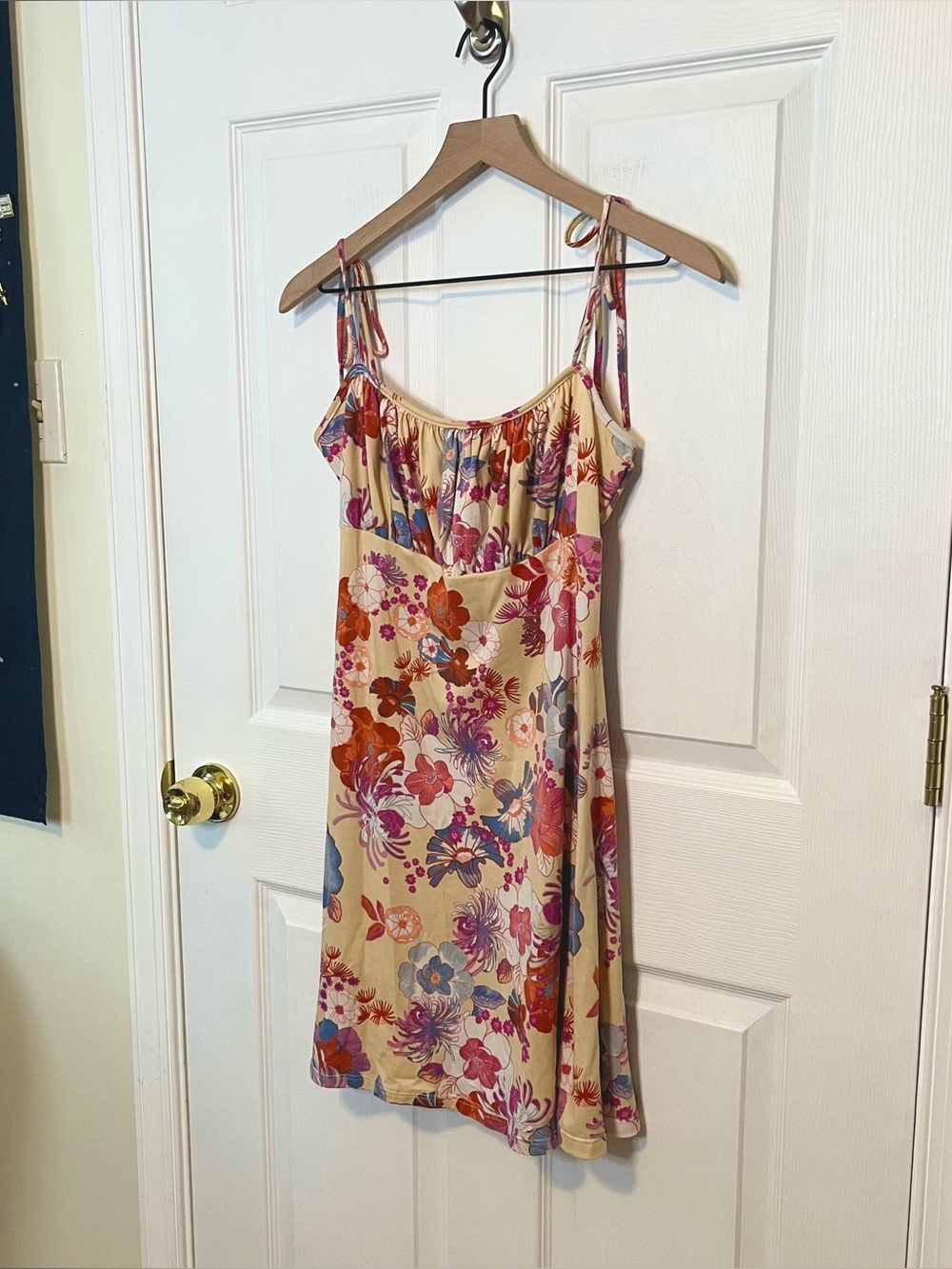 ✧･ﾟmulti-colored floral mini dress - Picture 2 of 6